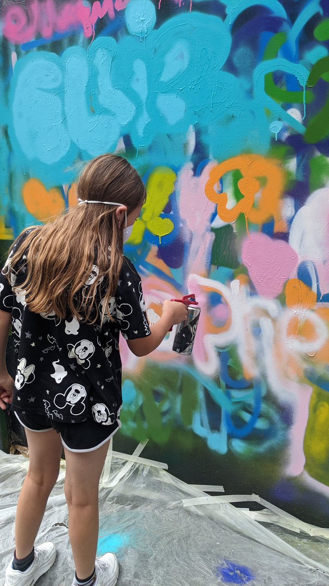 Roots0121's tweet photo. We had loadsa fun at our freestyle graffiti session today with @SandwellYouth @sandwellcouncil
Catch us tomorrow and Thurs from 12-4pm for more painty shenanigans at Brunswick Skate Park #HAF2022
#community #graffiti #workshop #streetart #loopcans https://t.co/8cGu6iVUhq