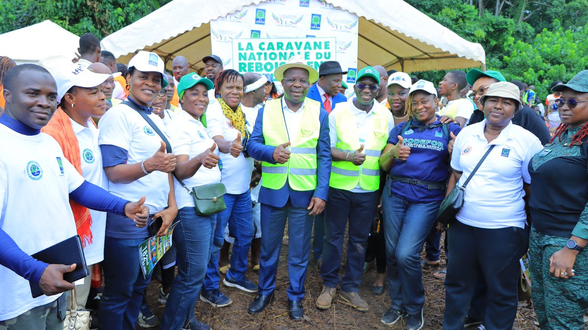 SODEFOR22's tweet image. Caravane nationale de reboisement populaire 2022 dernière étape d&apos;agboville ( FC rasso) en présence du ministre de la santé, la @FondationYes et @SODEFOR22 Bouclent les 182ha en 45 jours soit 200200plants Forestiers mis en terre.
i @pnudcotedivoire @FAOCotedIvoire @dimbobin