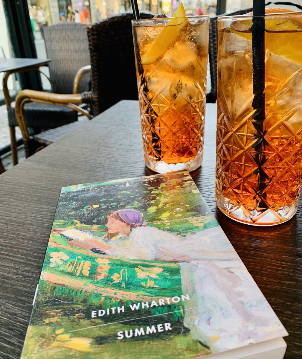 As Madonna would say: holiday, celebrate 🧡