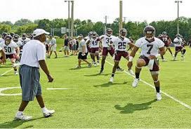 aaren017's tweet photo. College athletes are in a precarious situation in which they have to balance their academics and athletics. The long hours of classes, studying and of practice give these athletes little free time, which may cause them to become isolated from other students. @besavageee  #ucr50 https://t.co/M1jF01DjmS