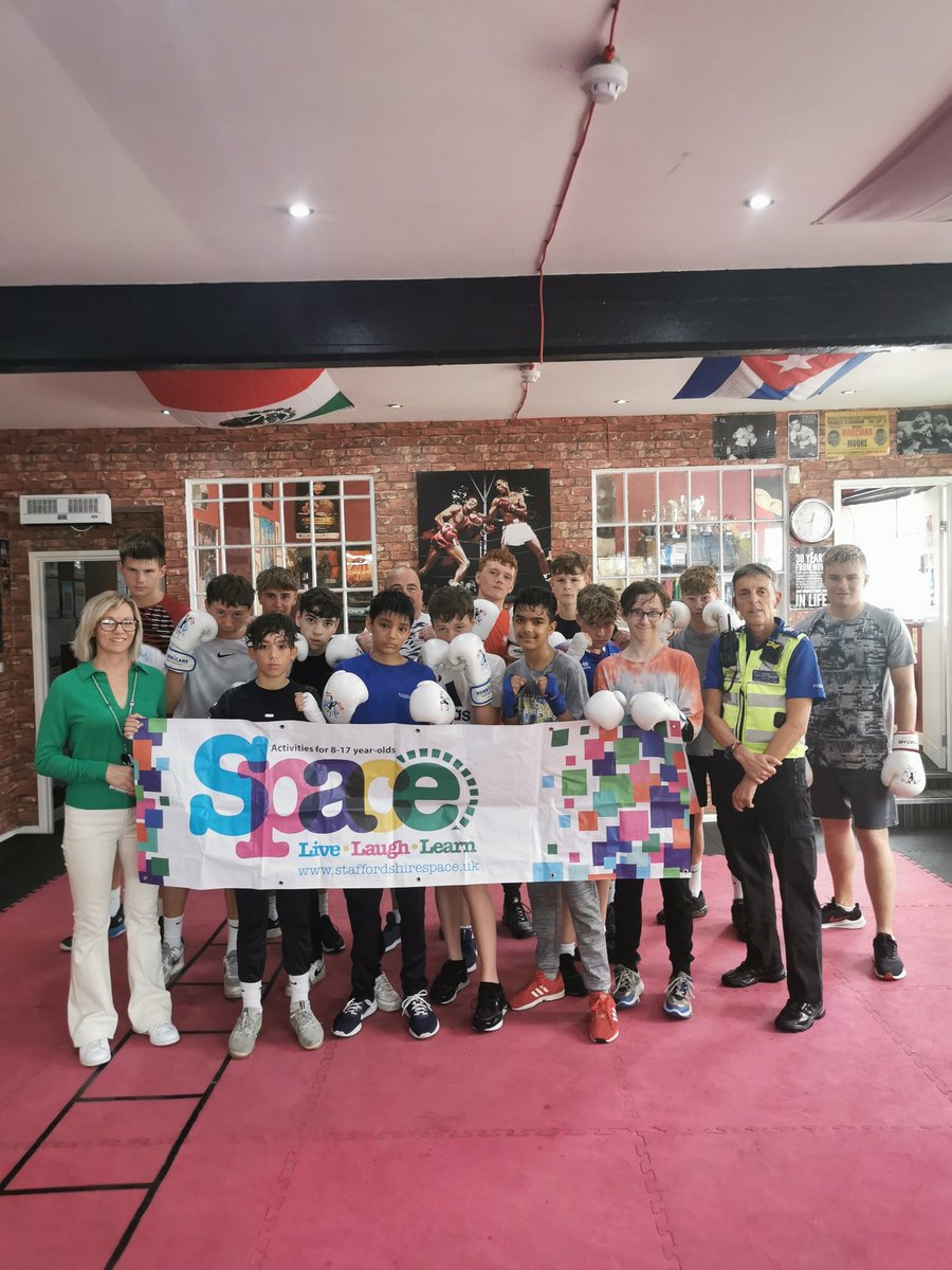 StaffsPFCC's tweet photo. Today our new Chief Exec, Louise Clayton got to visit her first @StaffsSpace activity. The Right Stuff Boxing Club in #Stafford was definitely a fantastic introduction!

She saw first hand the dedication of staff and young people who are  looking to keep busy this summer. https://t.co/bfnZwuZSM2
