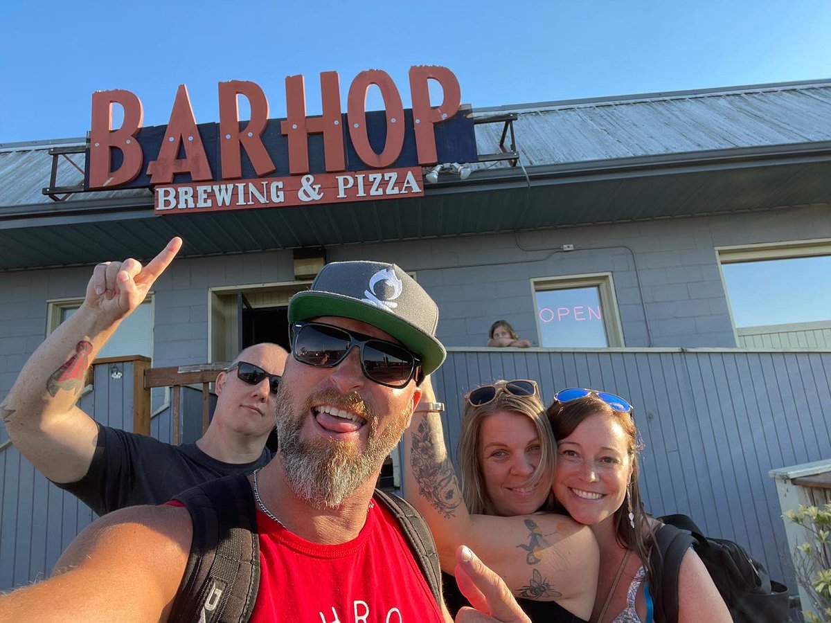 craftbrewjester's tweet photo. Brewstop #53 on the #questtobreak75 of #brewquest2022 was on a day trip to #portAngeles where we hit up #barhopbrewing for some brews and #Zaaaa it was our last stop of the day #savethebestforlast
#partnersinbeer #PA #washington #coho #blackballdaytrip https://t.co/xKNTMgixDH