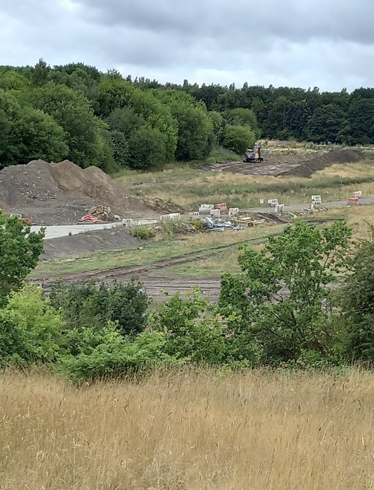 mickmarsh46's tweet photo. We are here yet again. A 12 acre site with a planning condition that states ‘no more than 5 acres can be taken out of cultivation at any one time’. Can
@RMBCPress get a grip on it’s enforcement responsibilities!
@SarahChampionMP #StopDroppingwellTip https://t.co/5hbWUpzYQ8