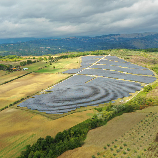 RenatoNarciso_'s tweet photo. Ma tutto ciò davvero vi sembra "Green"? #laltritaliaambiente #ambiente #pannellisolari #fotovoltaico #transizioneecologica #agricoltura #solare #pannellifotovoltaici #viterbo #tuscia #piandivico https://t.co/BKGgMXO1EA