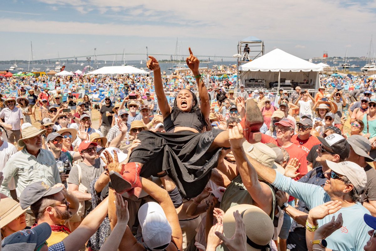 nodepression's tweet photo. 🕊️ @JoniMitchell, @PaulSimonMusic, and More 2022 @Newportfolkfest Highlights

+ check out the incredible photos from acclaimed concert photographers Anthony Mulcahy and @EyeOnTheMusic: https://t.co/s8xSovRs2U https://t.co/0Otr5EboiH