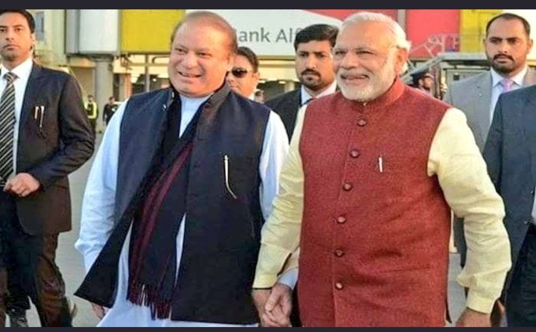 AnwarLodhi's tweet photo. اعلامیے سے کشمیر کا نام نکلوانے والے، کشمیری راہنماؤں سے ملنے سے انکار کرنے والے، دفتر خارجہ کو انڈیا کا نام نہ لینے کی ہدایت دینے والے اور ممبئی حملوں کا الزام اپنے ہی ملک پر لگانے والے نوازشریف صاحب کے مطابق عمران خان فارن ایجنٹ ہے اور اسے فارن ایجنڈے کے نفاذ کے لیے لایا گیا https://t.co/S2XnawMesm