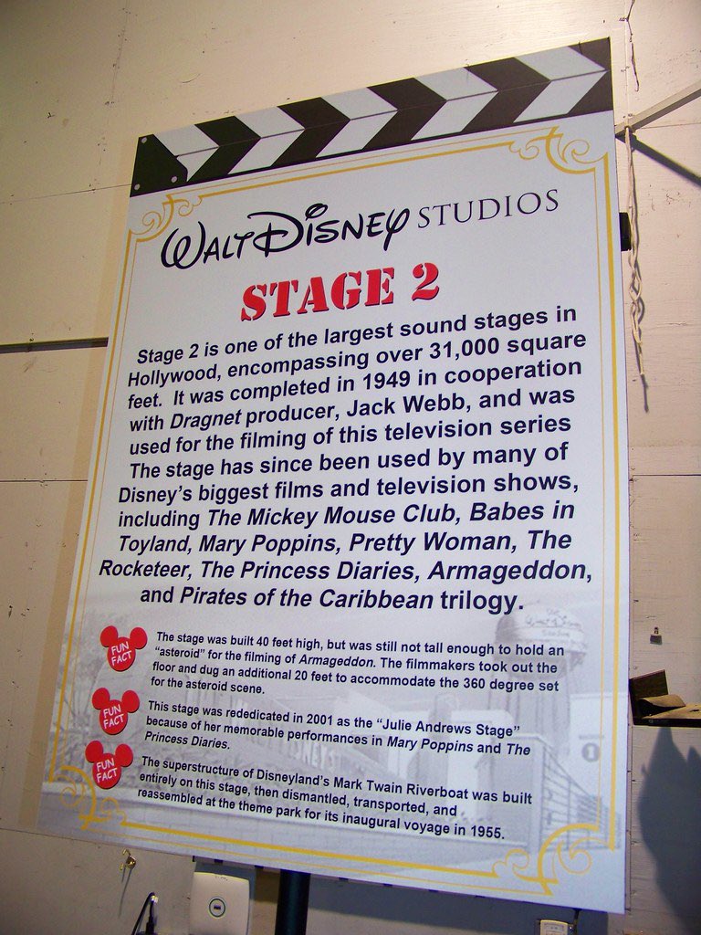 #JulieAndrews, #DickVanDyke, songwriter #RichardSherman, and the
#DisneylandBand rededicated Disney's Soundstage 2 in Burbank as The Julie Andrews Stage. Andrews filmed Disney's #MaryPoppins and #ThePrincessDiaries at this famous location. #disney #disneyhistory
