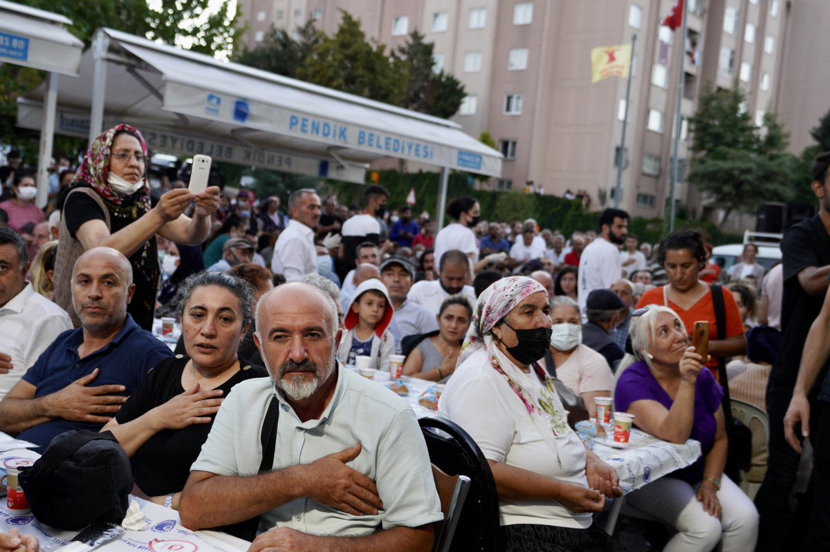 Bu akşam Pendik Pir Sultan Abdal Kültür Derneği ve Cemevi’nde Muharrem Matemi lokmasına ortak olduk. Tüm canlarla beraber dualarımız birliğimiz içindi. Allah bizi kötü kalplerden, kötü niyetlilerden, dilinde hep kötülük olanlardan korusun.