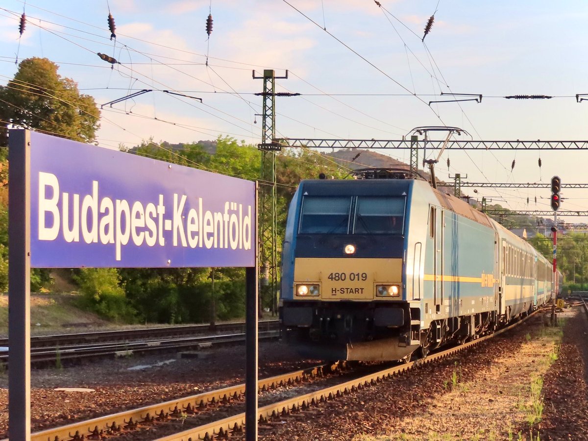 HiPa125's tweet photo. …And a selection of Siemens #Class470 EuroSprinter &amp; Bombardier TRAXX #Class480 hauled passenger services

🇭🇺 
02/08/22 https://t.co/WM59L5bjjW