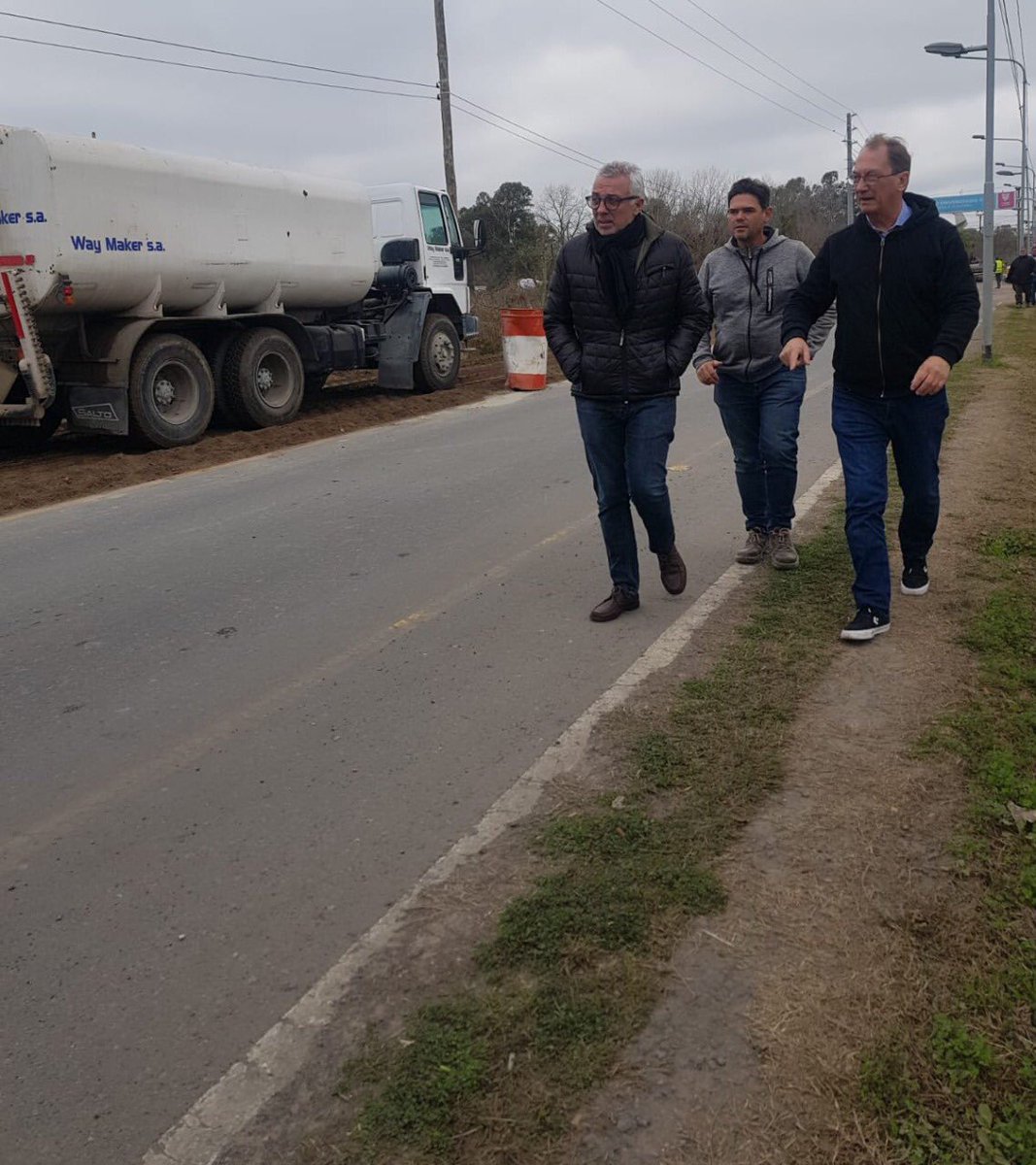 ZamoraJulio's tweet photo. Supervisamos los trabajos de repavimentación entre Ruta 27 y el Boulevard de Todos los Santos, en #NuevoDelta. Serán 3000 mts que brindarán mejor accesibilidad a vecinos y vecinas 

#RecorriendoTigre https://t.co/MPaH2gu0IU