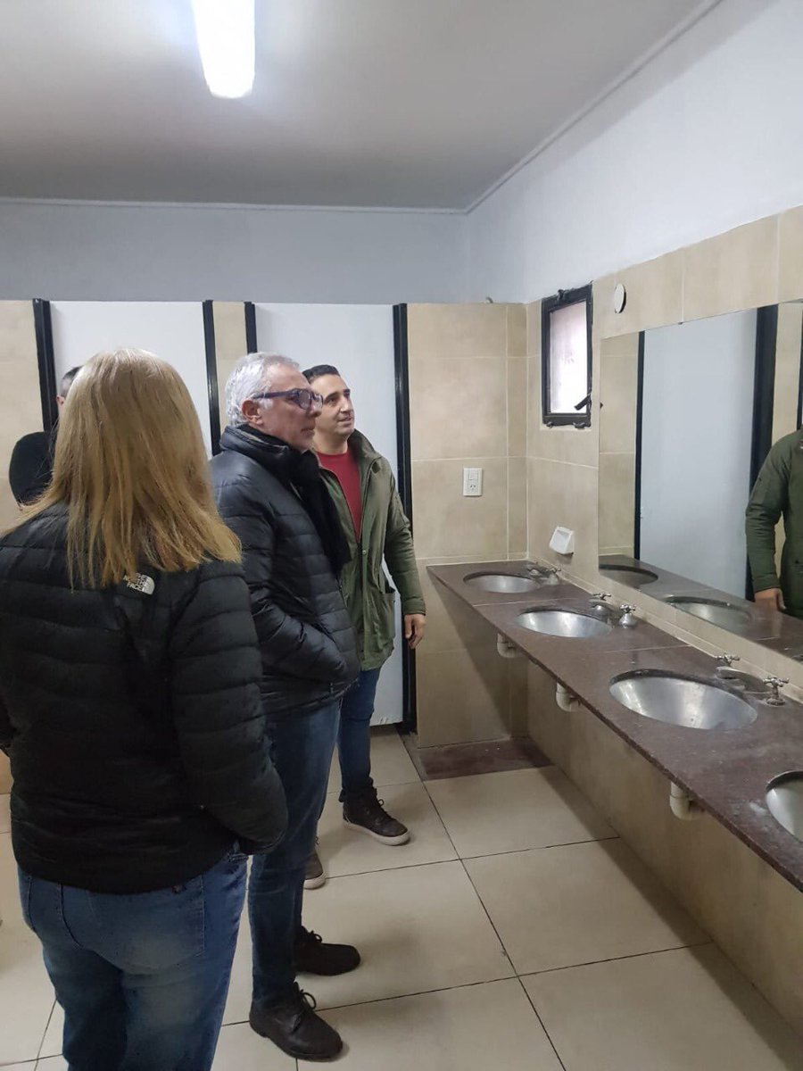 ZamoraJulio's tweet photo. Continuamos con las obras del nuevo microestadio en el Polideportivo Güemes de #Benavídez. Estamos realizando la puesta en valor de los vestuarios, ventanas, grifería y nueva iluminación led y trabajos de pintura. ¡En Tigre seguimos apostando al deporte!

#RecorriendoTigre https://t.co/p1qWJMLXGX