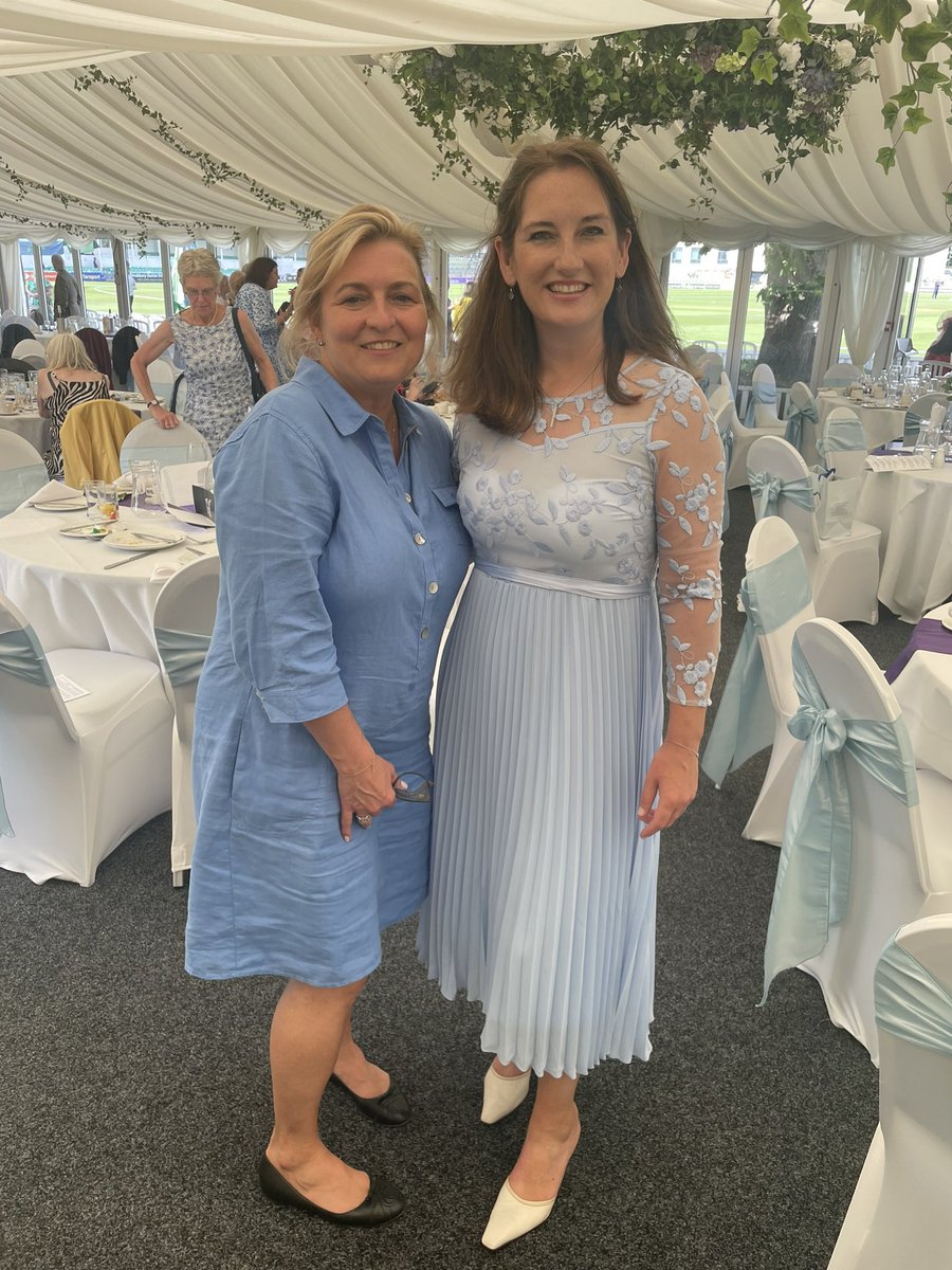 Tinkling 🎹 at <a href="/WorcsCCC/">🏆 Worcestershire CCC</a> Ladies Day sponsored by <a href="/AnjaPotze1/">Anja Potze Fine Jewellery</a> &amp; raising funds for <a href="/StRichardsHosp/">St Richard's Hospice</a> #WorcestershireHour