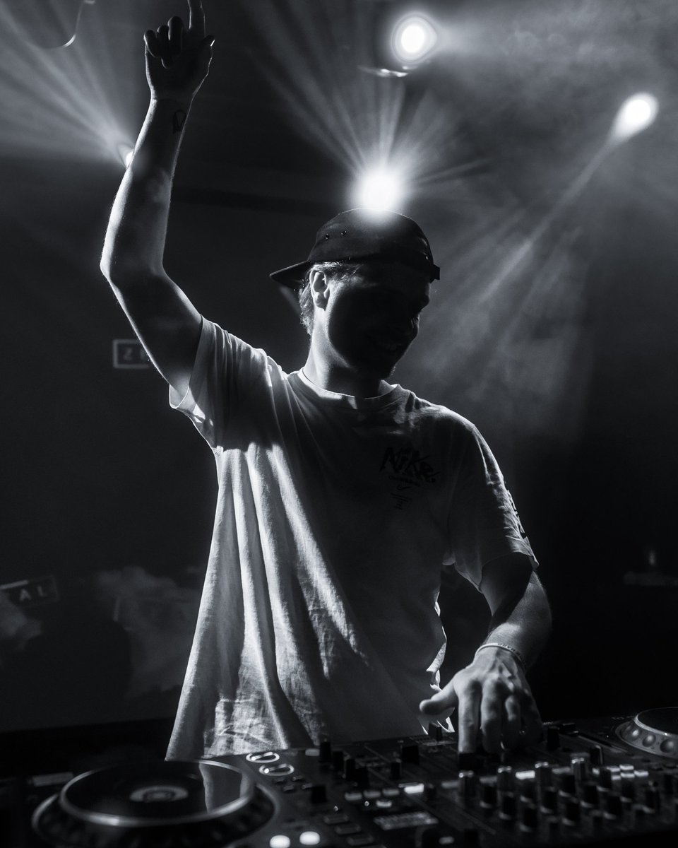 OriginZeal's tweet image. Can't wait to perform for you all again! Where would you like to see me spin?! ⚡️

The legend @mintcaptures on the lens 📸