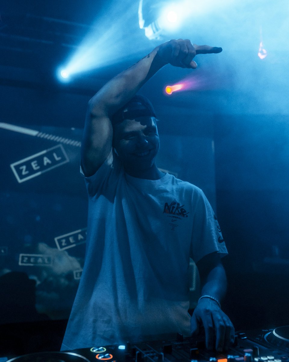 OriginZeal's tweet image. Can't wait to perform for you all again! Where would you like to see me spin?! ⚡️

The legend @mintcaptures on the lens 📸