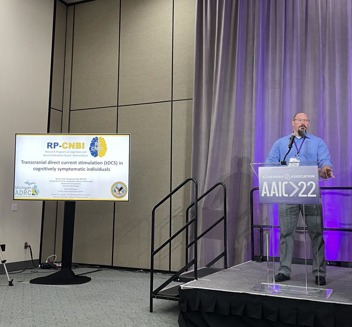 alexdiordan's tweet photo. Dr. Ben Hampstead delivering a great talk at #AAIC2022 on “Transcranial direct current stimulation (tDCS) in cognitively symptomatic individuals” #umichalzheimers #NPIPIA https://t.co/SVYWyFMP8I