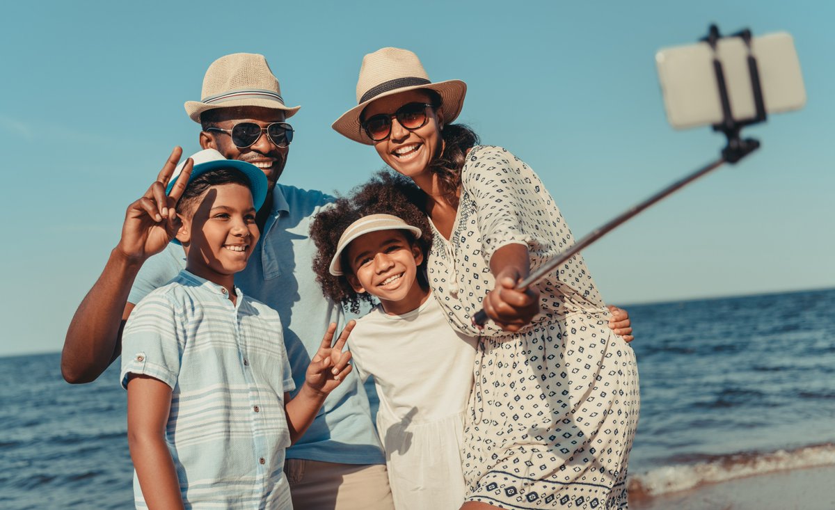 #TravelTipTuesday: Traveling to a hot climate? Keep an eye on older adults, young children, and people with chronic illnesses. They have a higher chance for getting heat exhaustion, heat stroke, or other heat-related illnesses. Learn more: bit.ly/2CcK5Zn 
#summer #travel