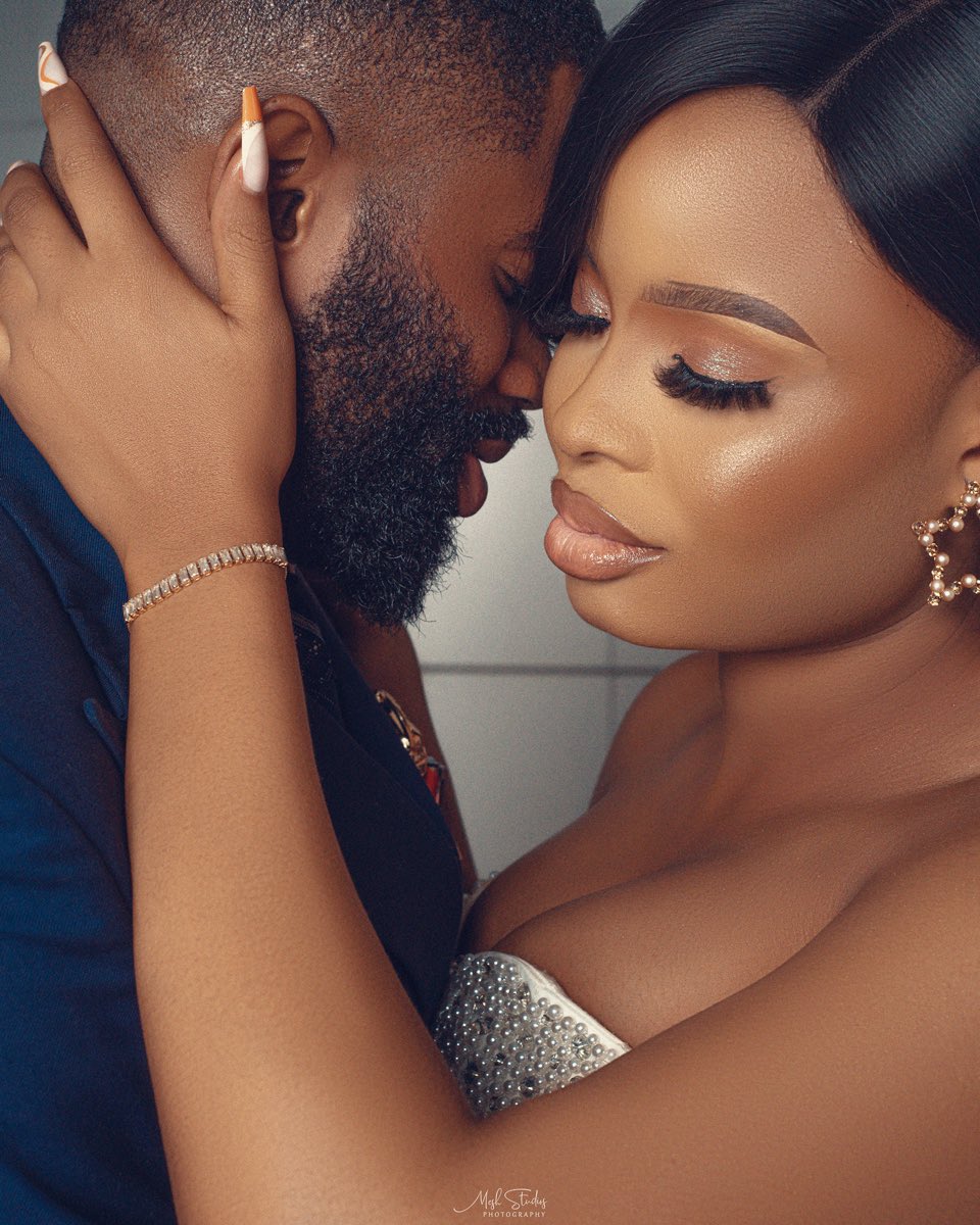meshstudios_'s tweet photo. Shooting this session with this couple was one thrilling experience for us. The aura and splendor with which they both came with is unmatched.

#nigerianwedding #asooebibella #wedding #bride #groom #bridalinspo #nigerianbride #weddingphotography #weddinginspiration #bbnaija https://t.co/jdFFnYjU51