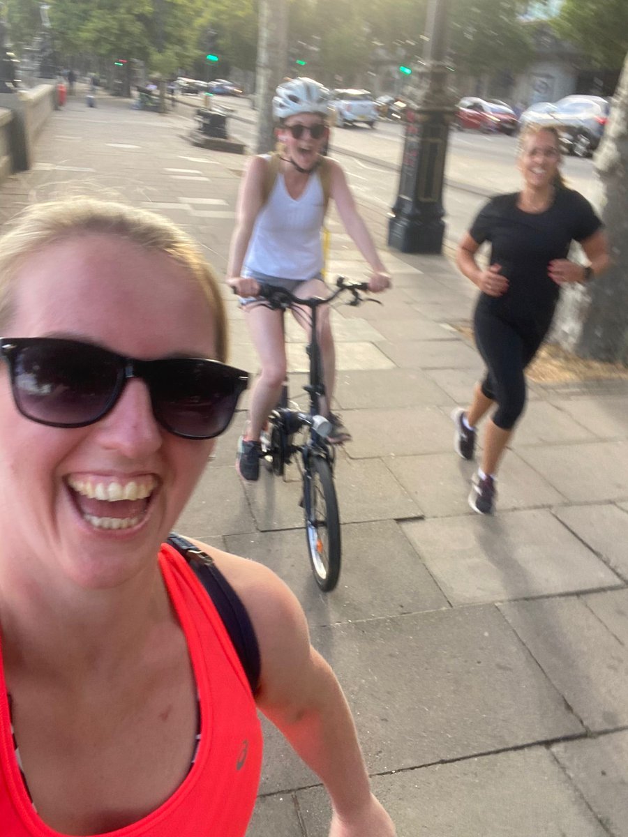 Melanie_Nana1's tweet photo. Iβm SO glad to have met these two nutters! Helping out with some 1/2 marathon training on the way to dinner πππ½ββοΈπββοΈπ΄ββοΈ
#obstetricmedicine #teamwork #colleaguesthatbecomefriends #obsmedgirlies #GreatNorthRun #exerciseendorphins @MummysStar @bethangoulden @jennerobsmed π https://t.co/yQoME41A5u