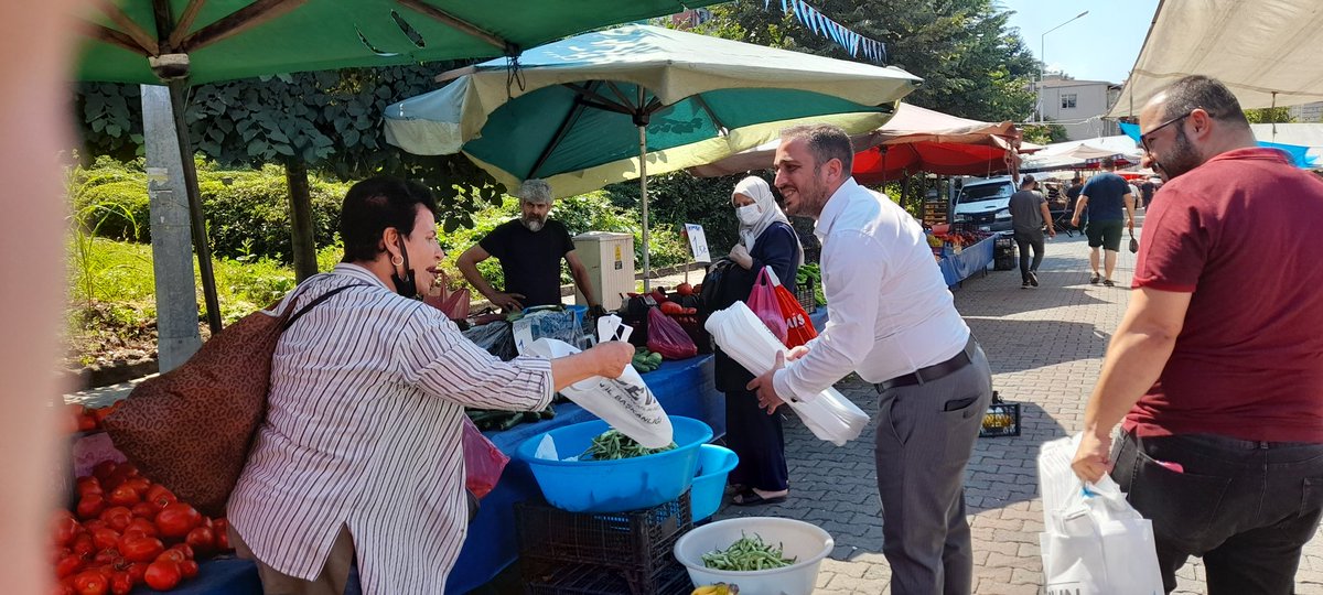 TrabzonDeva's tweet photo. 📍Sürmene Semt Pazarı

Sürmeneli vatandaşlarımız pahalılıktan dert yandı ve 
“Artık bizi kurtarın” diye seslendi 

Demokrasi Atılım Derhal Bugün 

#DEVAkadında #devapazarda https://t.co/YIdOPd5MmT