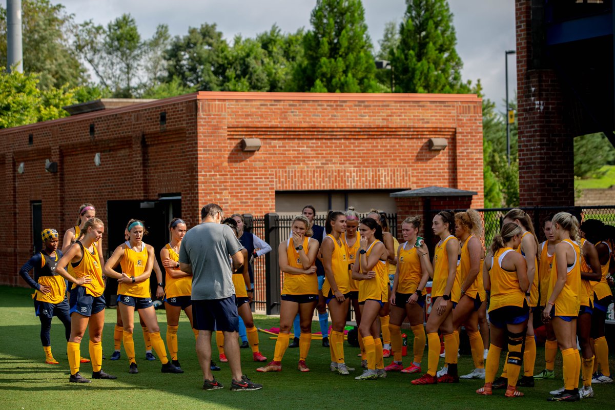 ETSUWSoccer's tweet photo. 𝙁𝙞𝙧𝙨𝙩 𝙙𝙖𝙮 𝙤𝙛 𝙩𝙧𝙖𝙞𝙣𝙞𝙣𝙜 ✅

1⃣6⃣ days til' our season opener. 

For more photos ⬇️: 
https://t.co/t5qs16TNFc https://t.co/iCd3bziMQQ
