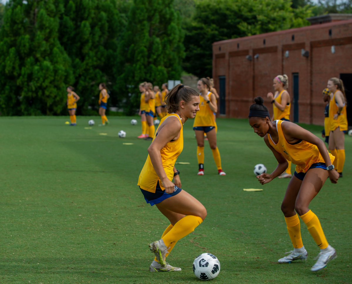 ETSUWSoccer's tweet photo. 𝙁𝙞𝙧𝙨𝙩 𝙙𝙖𝙮 𝙤𝙛 𝙩𝙧𝙖𝙞𝙣𝙞𝙣𝙜 ✅

1⃣6⃣ days til' our season opener. 

For more photos ⬇️: 
https://t.co/t5qs16TNFc https://t.co/iCd3bziMQQ