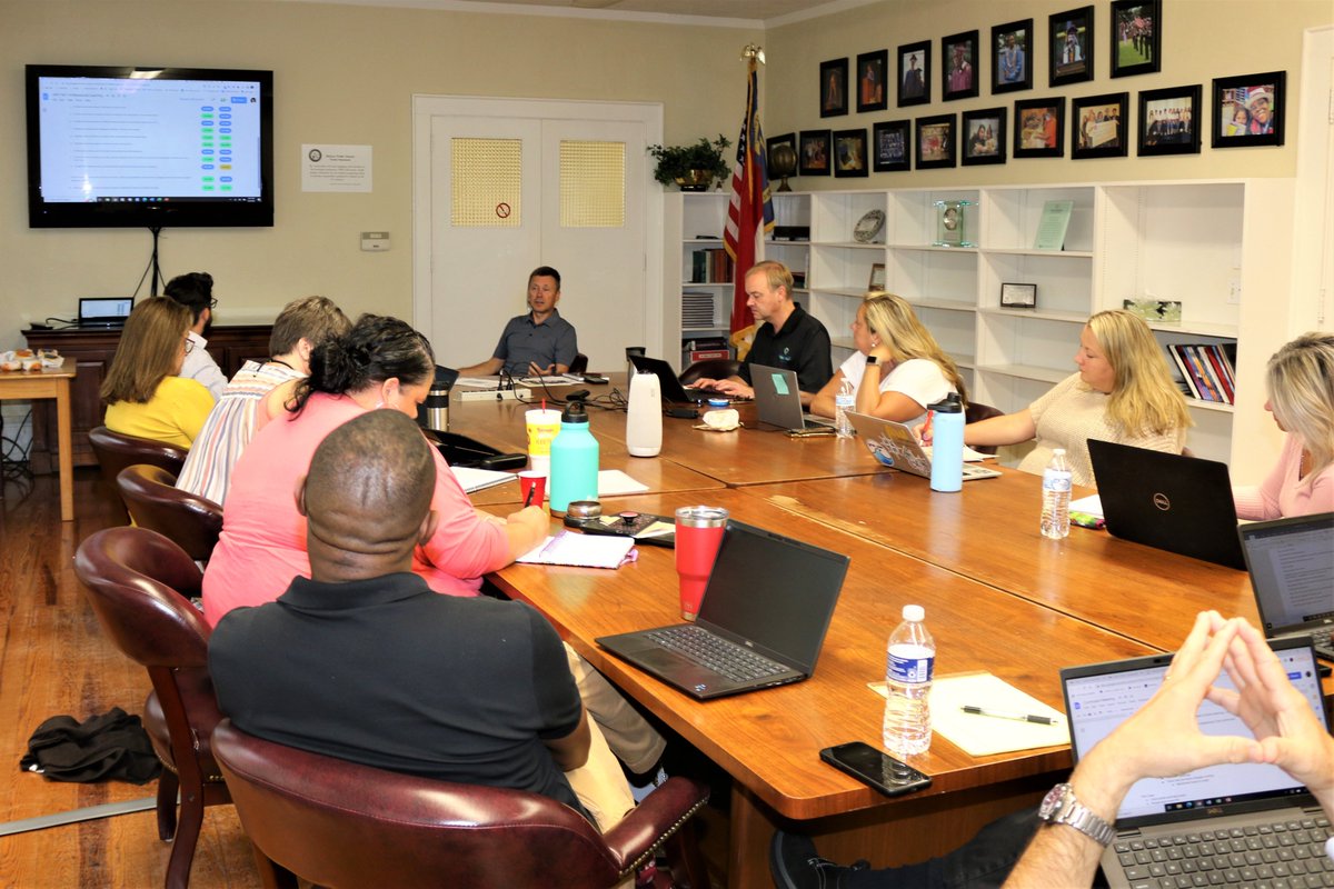 hickoryschools's tweet photo. Busy--Busy--Busy! HPS Principals join Superintendent, Dr. Taylor, for updates and a focus discussion on objectives for the new school year! We are excited to see our school administrators and even more excited to greet our students--on Aug. 29!🚍 https://t.co/UNh8IhIPbJ