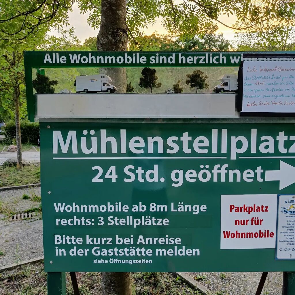 MusicRepo's tweet image. Cute stellplatz sign with model motorhomes #vanlife #homeiswhereyouparkit #mühlenstellplatz instagr.am/p/CgxI4uBsEJI/
