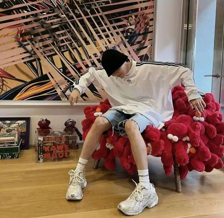 ot7_btsismylife's tweet photo. #CREADITS ROBOTICS MOVES AND HIS ART SKILLS || GREAT COMBINATION OF TALENTS https://t.co/kfN9rmy97I