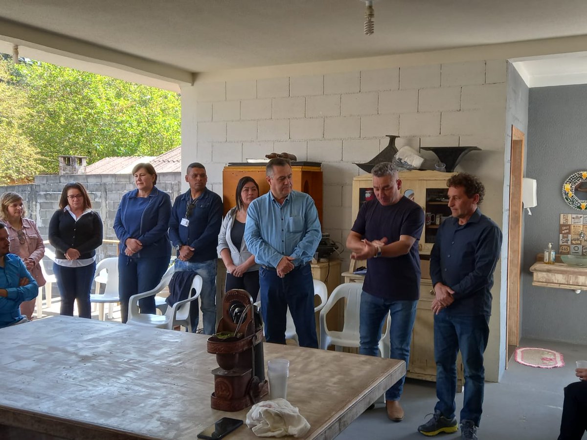 betopretoparana's tweet photo. Reunião com amigos e lideranças de #Piraquara, como o prefeito Josimar e o ex-prefeito @marcustesse. Parcerias importantes foram firmadas nos últimos anos com o município, que também deu um grande exemplo na pandemia. Vamos em frente! https://t.co/tKwkPmicLr