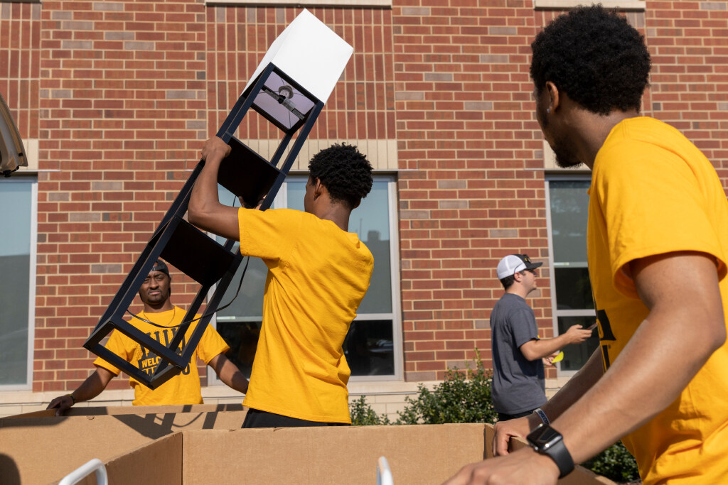 Know your route and plan ahead, Tigers! Download a move-in map for your residence hall, switch off your GPS once you get to campus, and follow our directions for the fastest route to your new home 🏠 🐯  housing.missouri.edu/sites/default/…