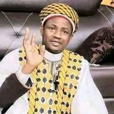 DalatopNews's tweet photo. DA DUMI-DUMINSA: Ganduje Yabada Umarnin  Roshe Wani Gini Mallakin Sheikh Abduljabbar Nasiru kabara.

Kamar yadda Shugaban Hukumar Karota na Jihar Kano Baffa Babba Dan agundi ya bayyana.

Gwamnatin Jihar Kano ta umarci a rushe wani Gida dake daf Gidan Marigayi Malam Nasiru kabara https://t.co/2siSzGsn5I