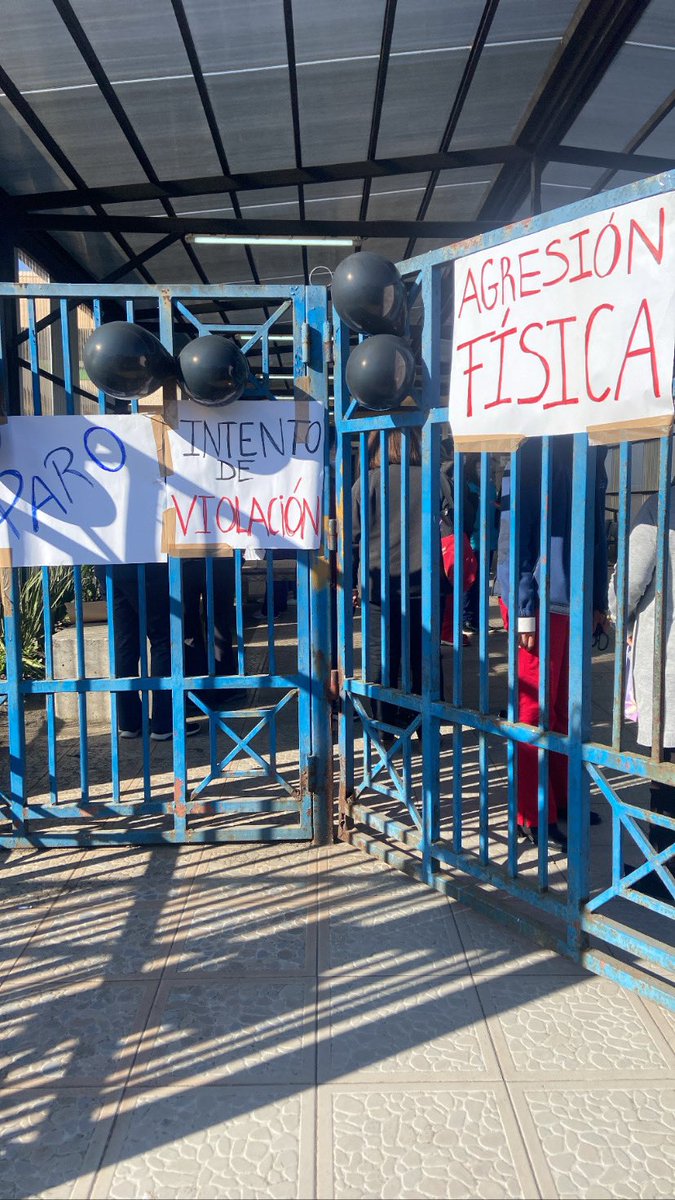 ConiPerez12's tweet image. Hoy día 2 de agosto en el cesfam boca sur de #SanPedrodelaPaz una funcionaria de salud, fue agredida sexualmente. Anoche otra funcionaria del sar #bocasur fue amenazada con arma de fuego. 
Estamos aburridos de estos hechos de violencia
Por favor ayúdenme a compartir