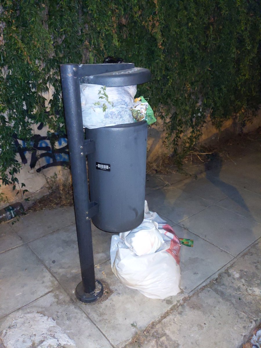 aborruso's tweet photo. .@RapPalermo cestini pieni e abbandoni cc @ComunePalermo
Nei pressi di Via Damiani Almeyda, 2, 90141
https://t.co/vQ6e68cNSY #tw2RAP geo:38.13147,13.34741 https://t.co/kl0tbovmxE