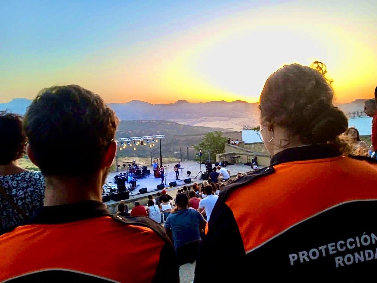 ProtCivilRonda's tweet photo. 🔸El pasado finde realizamos varios servicios, donde el viernes en el auditorio de Blas Infante con el concierto de ”Los pueblos blancos”
Ya en sábado en el auditorio en segundo día de concierto, también una unidad se traslada hacia #Arriate donde se celebraba el XXI Cante Grande https://t.co/guwAT39hro