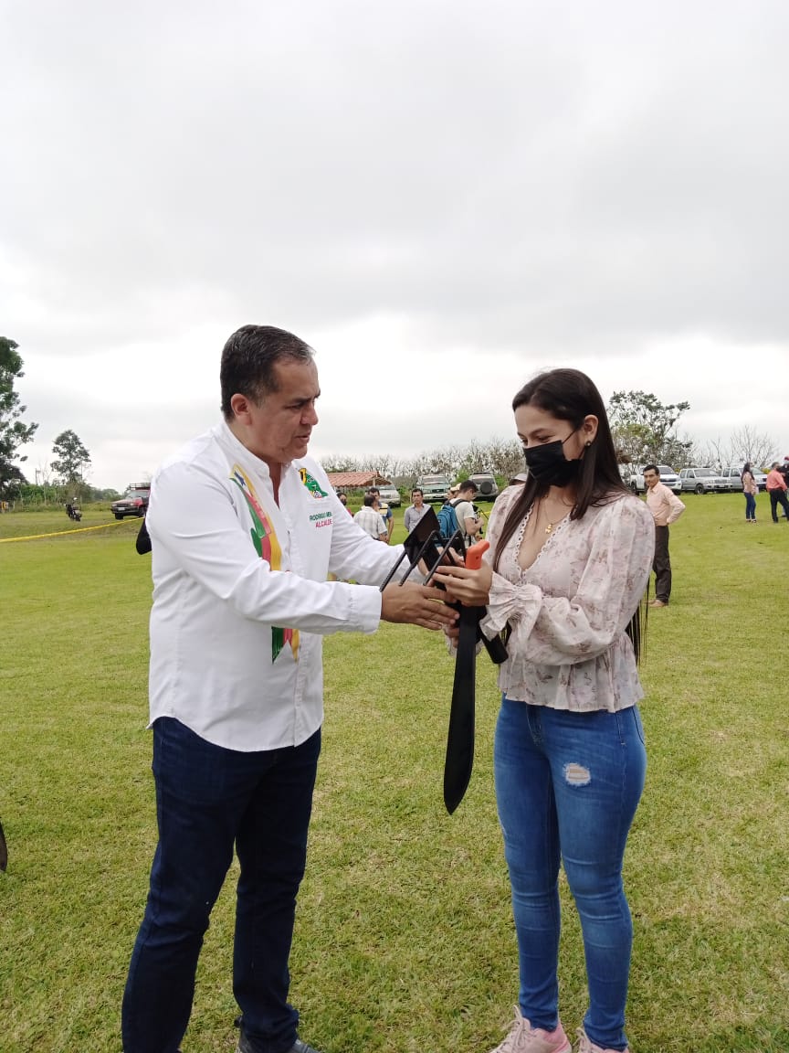 inbarlac's tweet photo. 🎥En El Carmen, considerada la Puerta de Oro de #Manabí en #Ecuador, se realizó la graduación de 28 productores de bambú, pertenecientes a la segunda Escuela de Campo Municipal del cantón.    @ElCarmen_Ec @RodrigoMenaR  #PiensaenBambú @INBARofficial https://t.co/w3TKqnM8sX