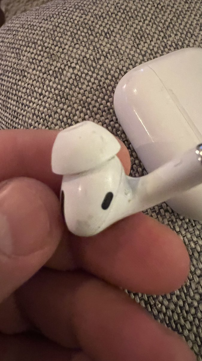 BinaryDennis's tweet photo. Just found my left AirPods Pro earbud, IN MY WASHING MACHINE! 

Its been in at least 2, perhaps 3 washes with 60 degree (celcius) water. 

Shred a tear as I thought I’ll need to buy a new pair. BUT THEY STILL WORK PERFECTLY!

Im just blown away 🤯 #AirPodsPro #apple https://t.co/cDPAwqaC5C