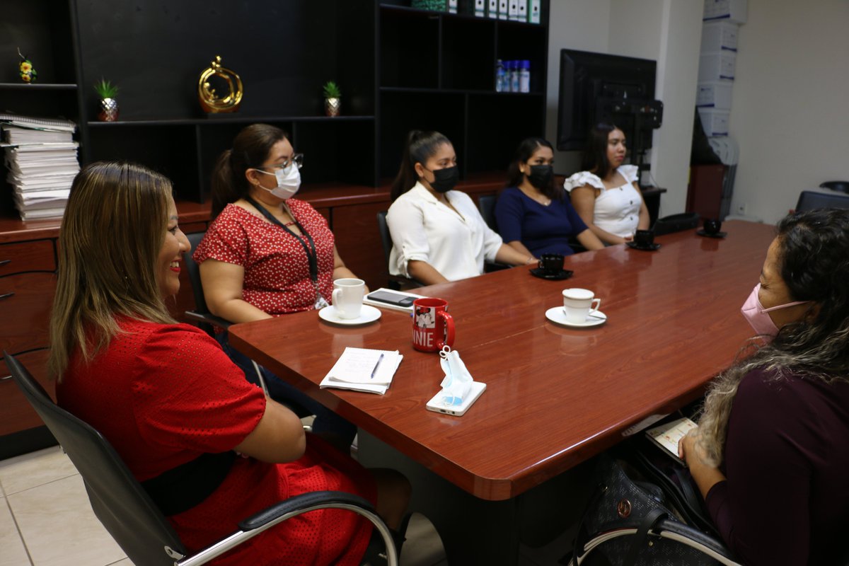 La Directora General del DIF Estatal, Araceli Carrillo, encabezó la reunión de trabajo con el Supremo Tribunal de Justicia, la Fiscalía y el Centro de Justicia para la Mujer, para dar continuidad a las acciones conjuntas que se llevan acabo para la implementación del (CECOFAM).