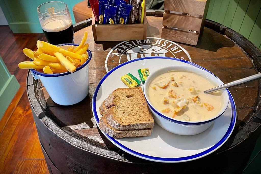 bagpie's tweet photo. Took me a few days but… I got me some chowder. #WhenInIreland https://t.co/eR5pFBsboh