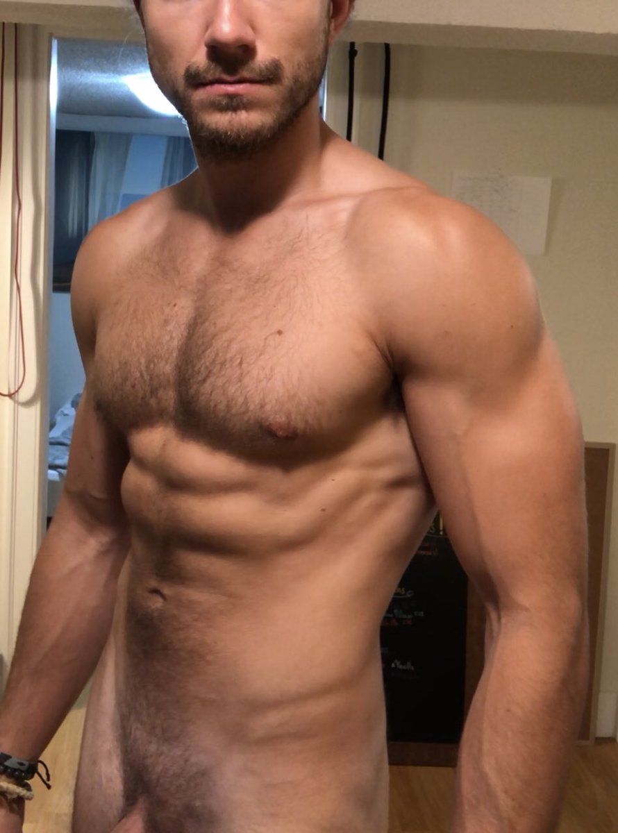 VikingFlex's tweet photo. Hairy or shaved? https://t.co/SApph8V9je