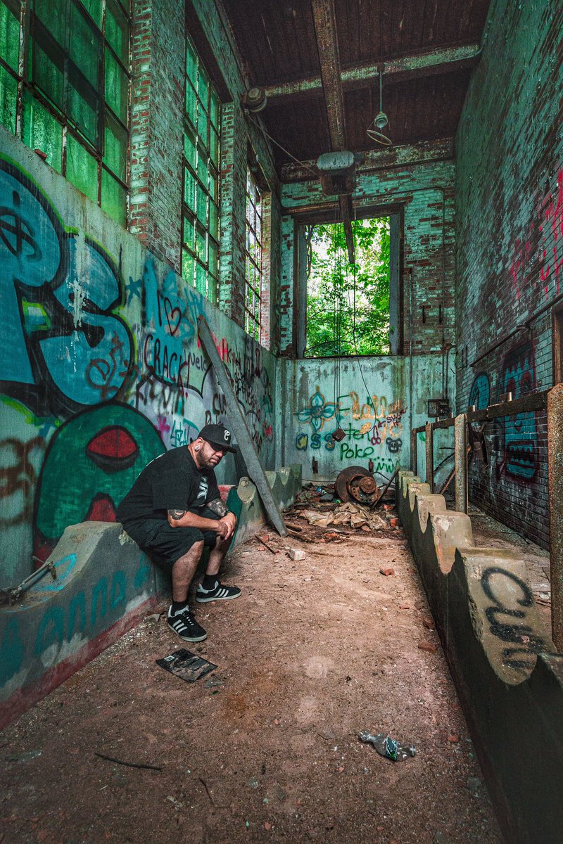 Landolakes777's tweet photo. #abandoned #selfportrait #urbex https://t.co/BWO5e6Lar4