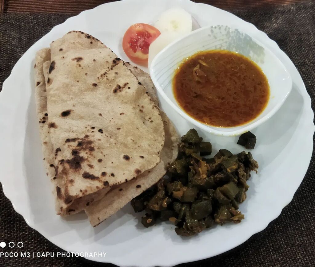 FoodieOdia's tweet photo. You will get this much if you return after 12am from work.
#foodieodia #OdiaFood #therawtextures #feedfeed #nomnom24x7 #nomnomnom #foodiesofbhubaneswar #bangalorefood #bengalifood #northindianfood #MachhaBesar #chennaifood #mumbaifoodie #instafoodie #foodiesofindia #plating… https://t.co/kTJrjFGs3y