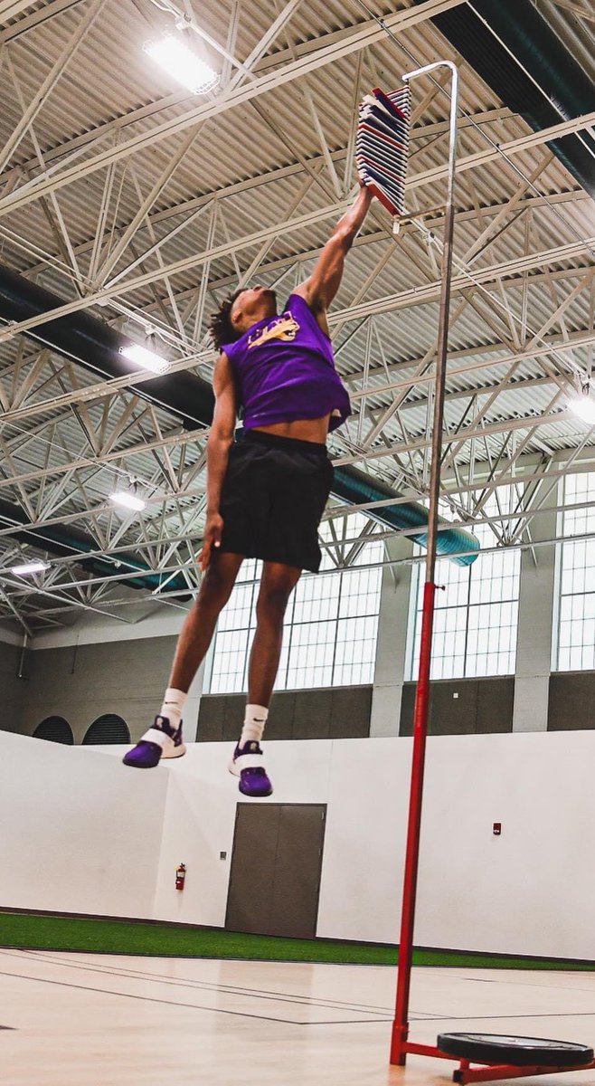 UNImbb's tweet photo. Sky’s the limit ✈️ 

#EverLoyal https://t.co/iYQVUuqrhl