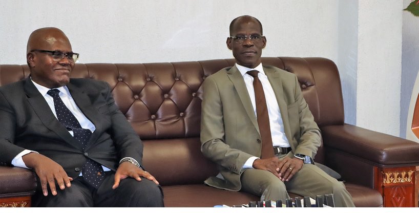 UNFPACameroon's tweet photo. Coopération:Le RR UNFPA @DrJustinKoffi reçu en audience ce jour par le DG @OAPI_TWIT @DenisBOHOUSSOU.Perspectives de collaboration pour l’autonomisation des #femmes & #Jeunes;création des richesses; usage des marques collectives &promotion du #DivDem dans les Etats membres #OAPI https://t.co/k4K6wBvoTq