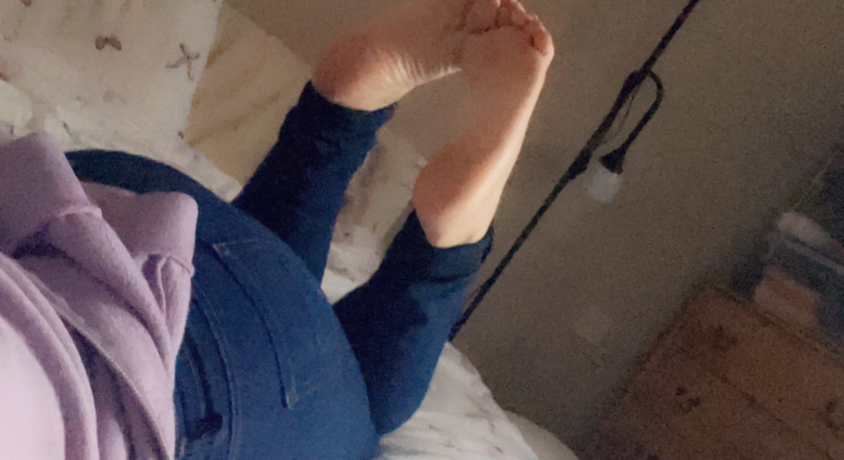 EmpressCaseyy's tweet photo. Good evening to my fellow badass queens and good boys ONLY!

The rest of you useless limp dicks make yourselves useful and go rt my sh*t! 

Findom rtslave paypig cbt cashcow humiliation humanatm sissy cuck feet soles arches toes ass https://t.co/YFdqxtJyvw