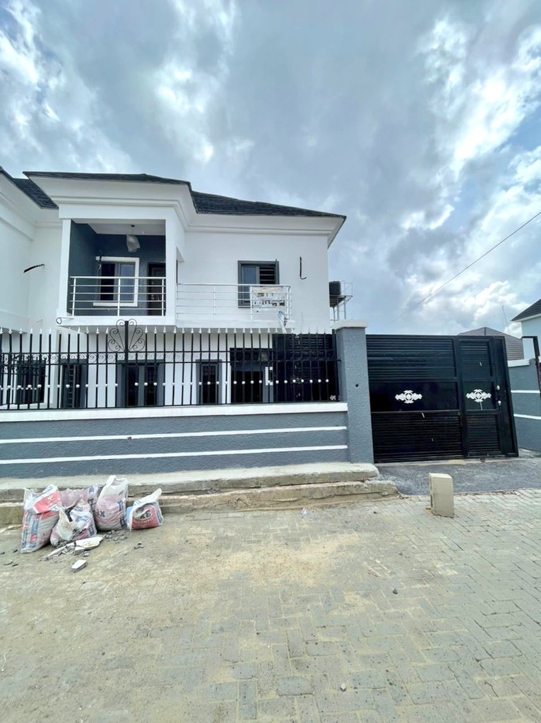 PROPERTY FOR SALE
Brand New
4 bedroom with a BQ
Location: Thomas estate
Price: 60 Million Naira (Asking price)
Call/WhatsApp: +2348185808798
#propertyforsale #duplexforsale #propertyinajah