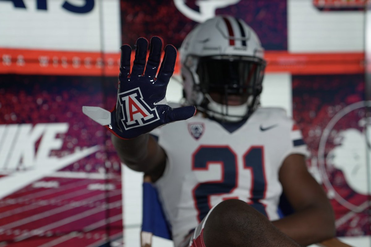 NoLimitDre21's tweet image. Thank you @dwalkerfb @CoachJeddFisch @ArizonaFBall for an amazing visit 🐻⬇️ ! @DEdgeFootball @SpiceBoy408 @CaliBloodLine81  @papirican21 @AZcoachHenri