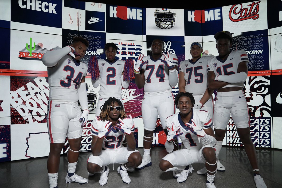 NoLimitDre21's tweet image. Thank you @dwalkerfb @CoachJeddFisch @ArizonaFBall for an amazing visit 🐻⬇️ ! @DEdgeFootball @SpiceBoy408 @CaliBloodLine81  @papirican21 @AZcoachHenri