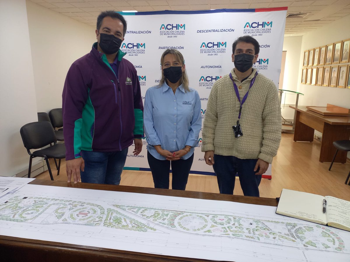 🔵 El Alcalde de <a href="/MuniConchali/">MuniConchalíOficial</a>, <a href="/ReneDeLaVegaF/">René de la Vega</a>, por indicación del Gobernador <a href="/Orrego/">Claudio Orrego L.</a>, se reunió en las oficinas <a href="/AChMChile/">ACHM Asociación Chilena de Municipalidades</a> con el equipo técnico del área, para analizar los criterios de eficiencia hidrica del proyecto Parque "Las Américas", ubicado en su comuna.