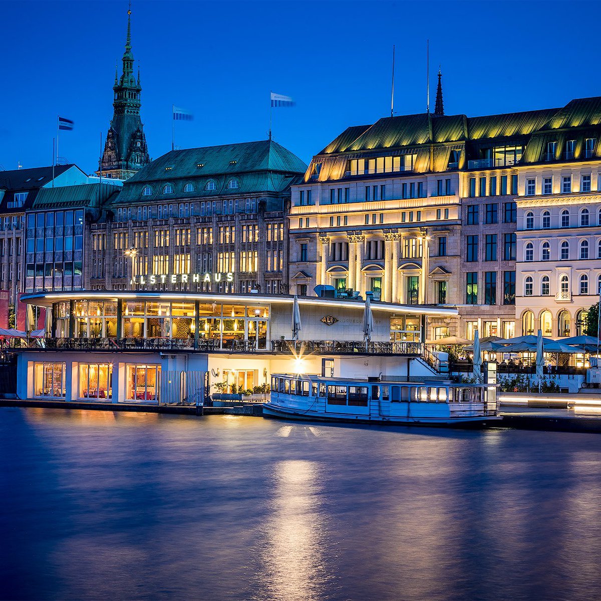 aimrush's tweet photo. Hamburg
#hamburg #hamburgcity #hamburgahoi #alster #germany #jungfernstieg https://t.co/KFEU1QZqd5