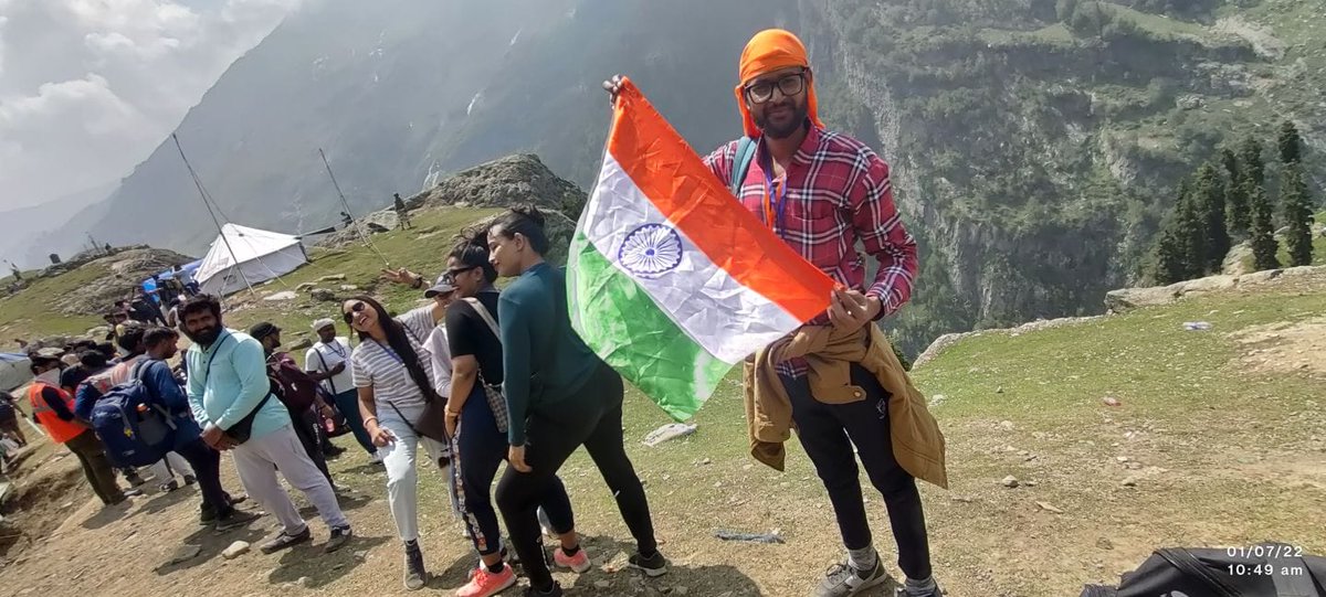 rahulsengar1990's tweet photo. https://t.co/06gY6ZcMeI https://t.co/PWfDhx6O38